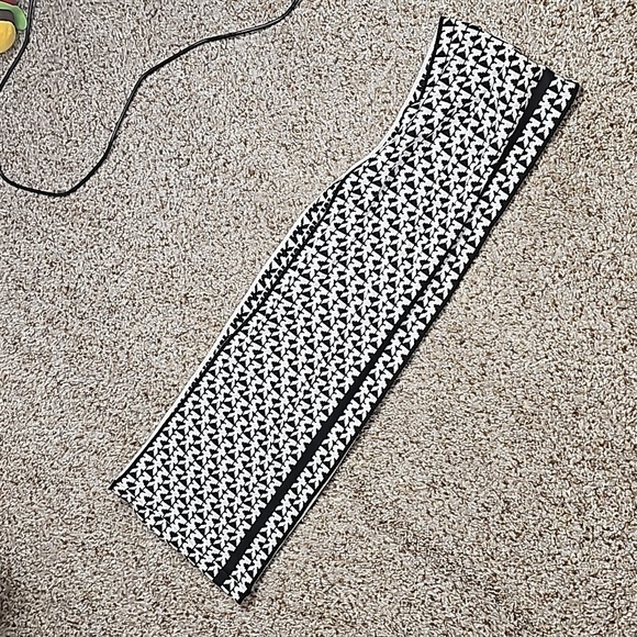 Michael Kors Infinity Scarf - Picture 4 of 7